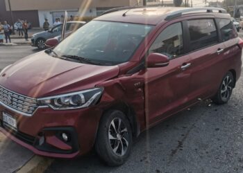 Niña herida en choque vehicular en crucero Bravo y Fidel Velázquez