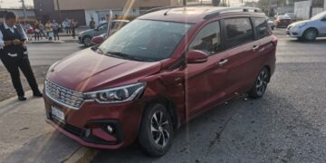 Niña herida en choque vehicular en crucero Bravo y Fidel Velázquez