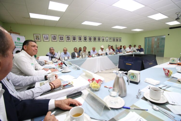 Daré resultados en Senado, ofrece Geño Hernández a Consejo de Instituciones de Nuevo Laredo