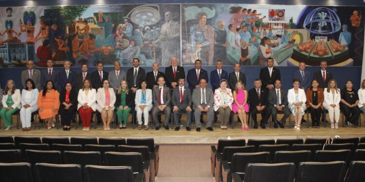 Fortalece Rector de la UAT plan de trabajo institucional dialogando en Facultades y Escuelas