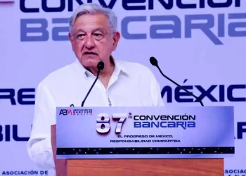 Se despide AMLO de banqueros, “ya me voy a Palenque en cinco meses”