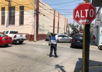 Conductor de malibú provoca choque en el crucero 12 y Matamoros