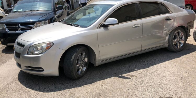 Conductor de malibú provoca choque en el crucero 12 y Matamoros