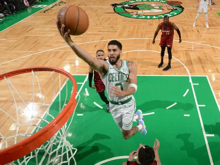 Celtics dan primer golpe ante Heat en Playoffs de NBA