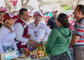 Recorre Lalo Gattás tianguis “La Libertad” y colonias en busca del voto ciudadano