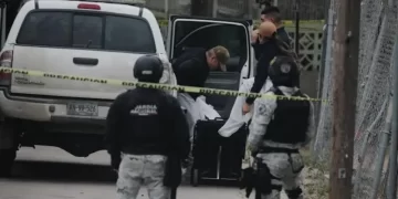 Detienen a sujeto que llevaba dos maletas con restos humanos