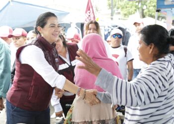 Escucha Mónica Villarreal necesidades de habitantes de la Col. Morelos de Tampico
