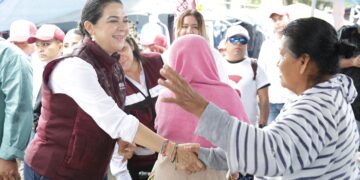 Escucha Mónica Villarreal necesidades de habitantes de la Col. Morelos de Tampico