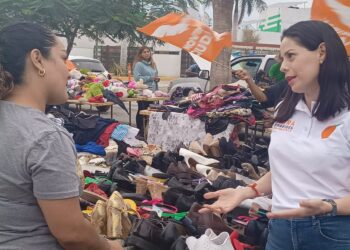 Pide Mayra Benavides voto en Tianguis de Av. “Carlos A. Avilés” de Victoria