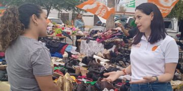 Pide Mayra Benavides voto en Tianguis de Av. “Carlos A. Avilés” de Victoria