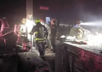 Encapuchados incendian gimnasio en Guadalajara; reportan 12 heridos