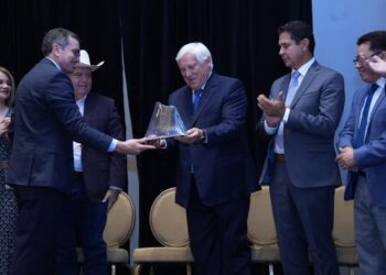 Reconocen a SADER por acciones en prevención y control de influenza aviar en México