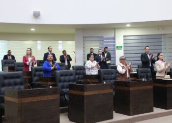 Diputados dan minuto de aplausos en memoria de alcalde asesinado Noé Ramos