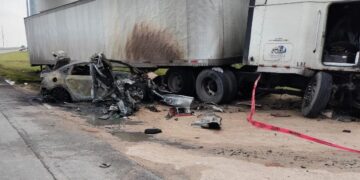 Choque con incendio deja una persona fallecida