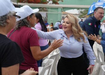 Recorre Marbella Ramírez Col. González Villarreal en busca del voto