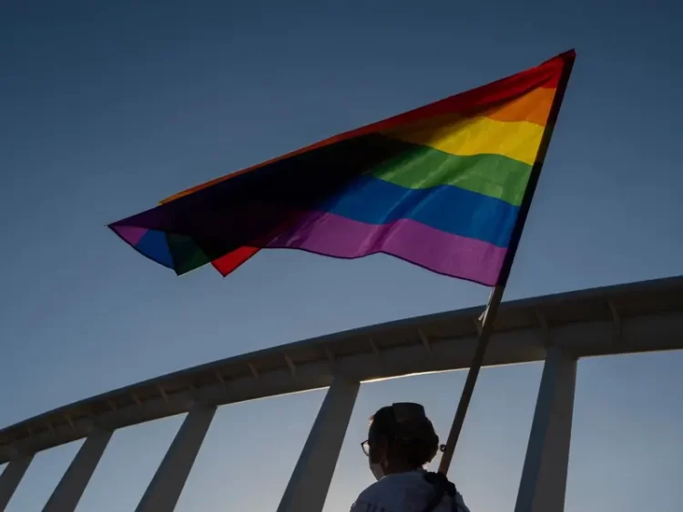 Irak aprueba criminalizar la homosexualidad; impondrá condenas de hasta 15 años de cárcel