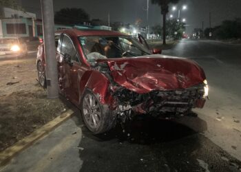 Cuatro heridos en fuerte choque de autos en Av. Rotaria de Cd. Victoria
