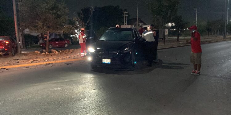 Cuatro heridos en fuerte choque de autos en Av. Rotaria de Cd. Victoria