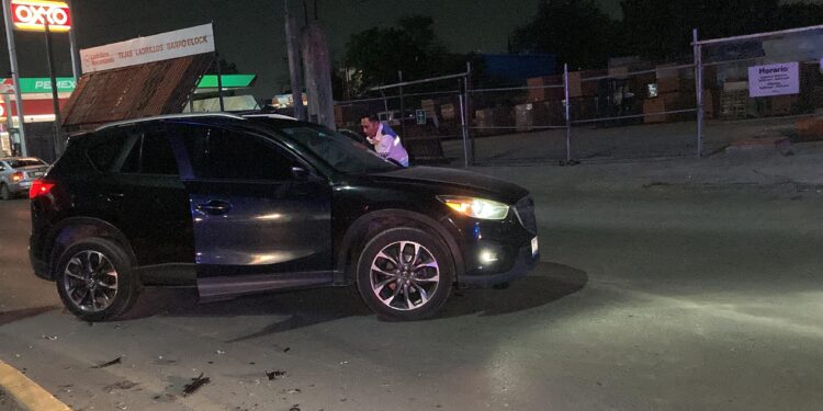 Cuatro heridos en fuerte choque de autos en Av. Rotaria de Cd. Victoria