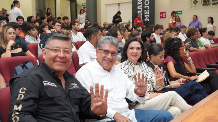 Jóvenes son el presente para la transformación de Altamira: Armando Martínez  en Foro del IEST 