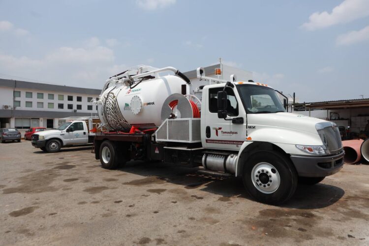 Recibe COMAPA Victoria nuevo camión Vactor