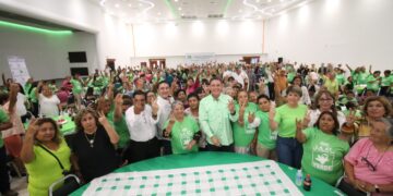 Sigue cosechando respaldo ciudadano rumbo al Senado Eugenio Hernández