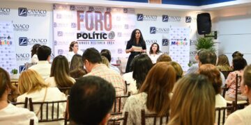 Participa Olga Sosa candidata de Morena al Senado en Foro de CANACO Victoria