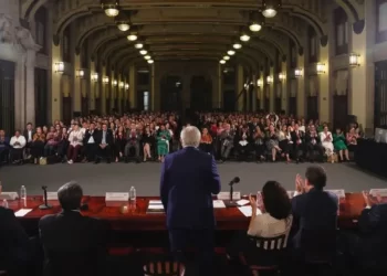 López Obrador se reúne con legisladores que actuaron con lealtad al pueblo de México