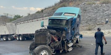 Accidente provoca cierre de la Rumbo Nuevo