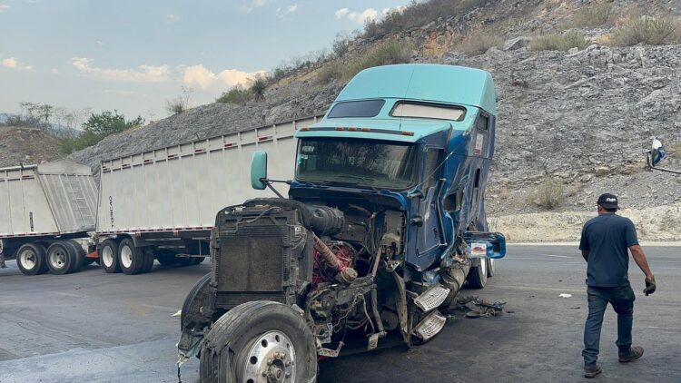 Accidente provoca cierre de la Rumbo Nuevo