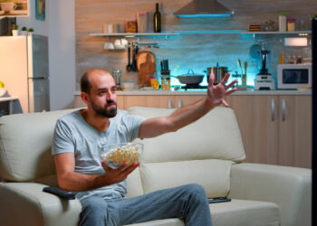 Mejorando la experiencia de uso de tu televisor con accesorios inteligentes