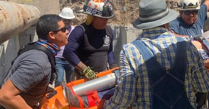 Rescata Protección Civil a empleado que cayó en planta de rebombeo de COMAPA