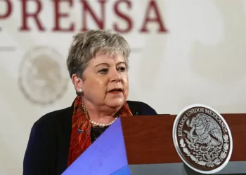 Personal diplomático de México regresará en vuelo comercial desde Ecuador