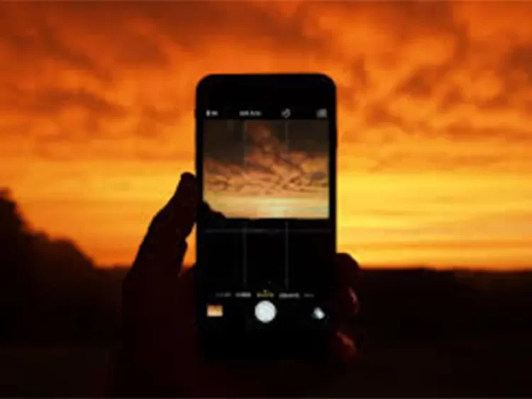 Eclipse solar 8 abril: No dañes tus ojos ni tu celular por querer grabarlo