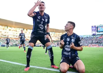 Querétaro se impone 2-0 ante  León y busca Liguilla directa