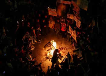 Israelíes protestan contra Netanyahu; piden elecciones y liberar rehenes de Hamás