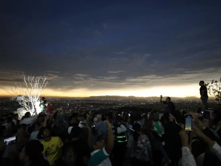 En Coahuila develan placa conmemorativa por el eclipse total de sol 2024
