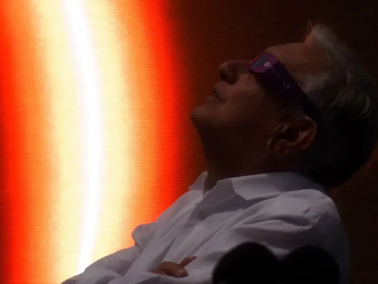 López Obrador vive eclipse solar desde Mazatlán; “es un privilegio vivir para contarlo”