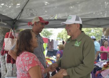 Eugenio Hernández conquista el corazón de padillenses
