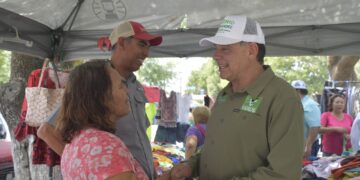 Eugenio Hernández conquista el corazón de padillenses