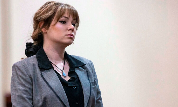 Condenan a armera de ‘Rust’ por homicidio involuntario a 18 meses de prisión