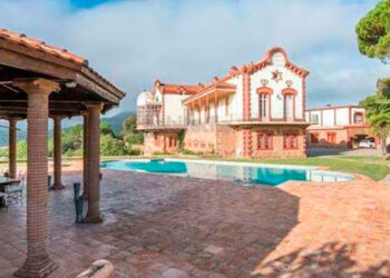 Rauw Alejandro pone a la venta la casa de regalo de bodas para Rosalía