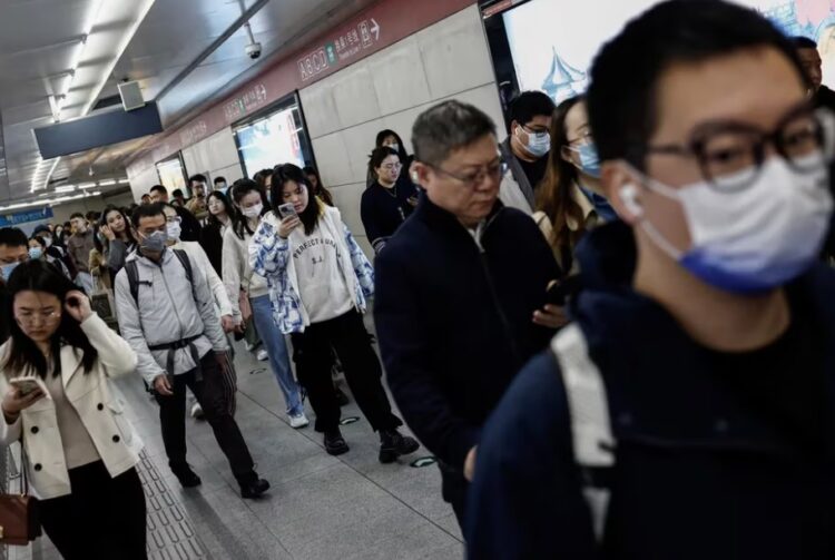 China restringe a los deudores: sin trenes de alta velocidad ni hoteles de lujo