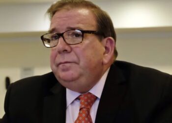 Edmundo González Urrutia se postula como candidato presidencial en Venezuela