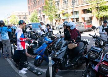 Venezolanos en la entrega de alimentos: Transformando Washington D.C.