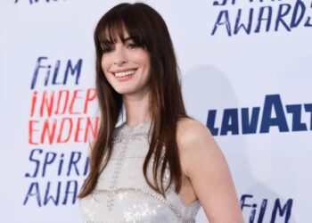 Anne Hathaway revela sus batallas contra la ansiedad en lo más alto de su carrera