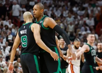 Celtics domina al Heat y se pone a un juego de las semifinales