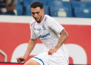 Luis Chávez brilla con gol en derrota del Dinamo de Moscú frente al Spartak