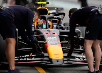 Stroll lidera la FP1 del GP de China con Checo Pérez en el Top 5