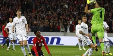 ‘Dibu’ Martínez lleva al Aston Villa a las semifinales europeas 42 años después